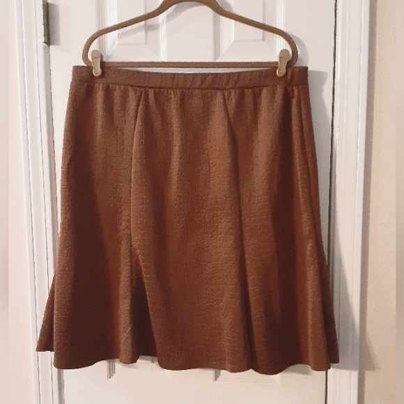 1X Simonton Says George Simonton Pebble Textured Godet Panel Skirt in Brown - Picture 2 of 10